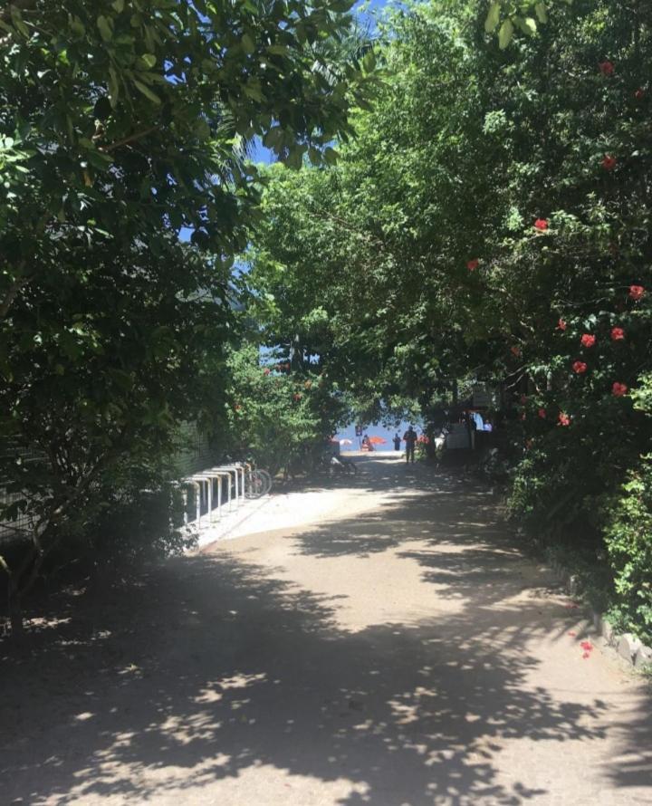 Apartamento Dona Frida Prainha Com Wifi Pe Na Areia Caraguatatuba Bagian luar foto